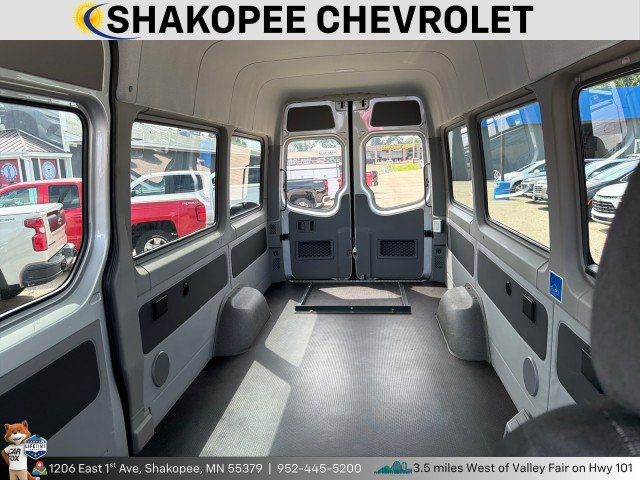 Used 2015 Freightliner Sprinter 2500 RWD image 5
