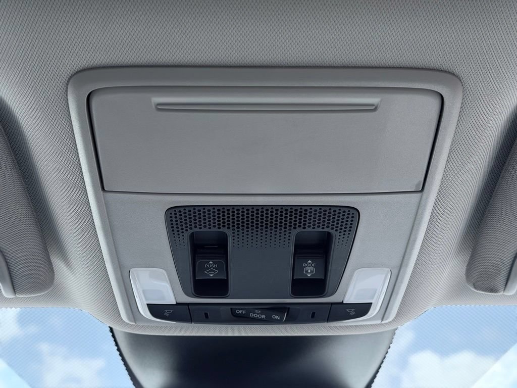 Used 2025 Honda Pilot Elite image 49