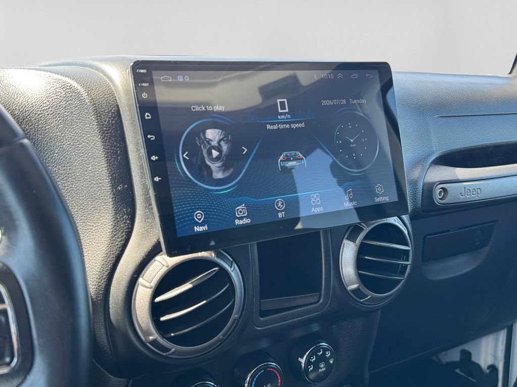 Used 2018 Jeep Wrangler Unlimited Sport w/ Connectivity Group AWD/4WD image 15