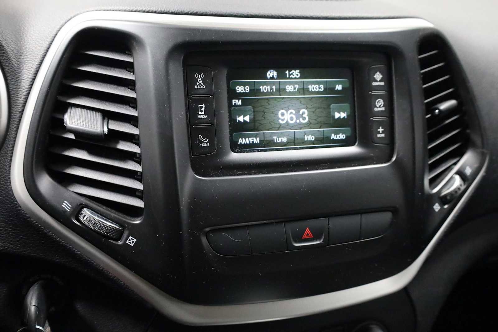 Used 2014 Jeep Cherokee Latitude image 28