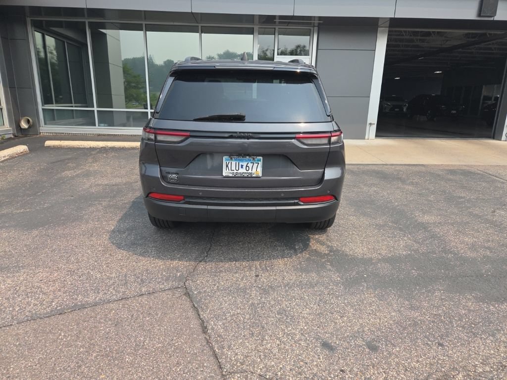Used 2023 Jeep Grand Cherokee Altitude AWD/4WD image 14