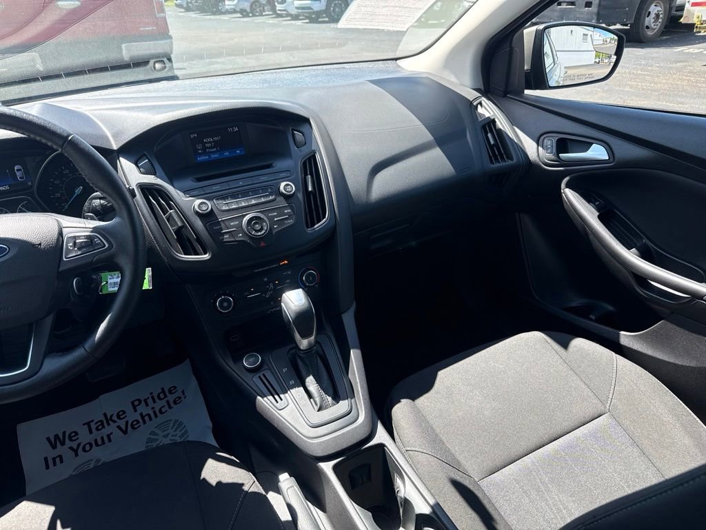 Used 2015 Ford Focus SE w/ SE Sport Package FWD image 11