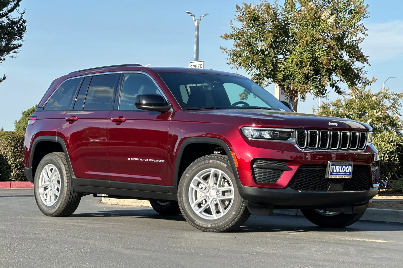 New 2025 Jeep Grand Cherokee Laredo X w/ Luxury Tech Group I image 2