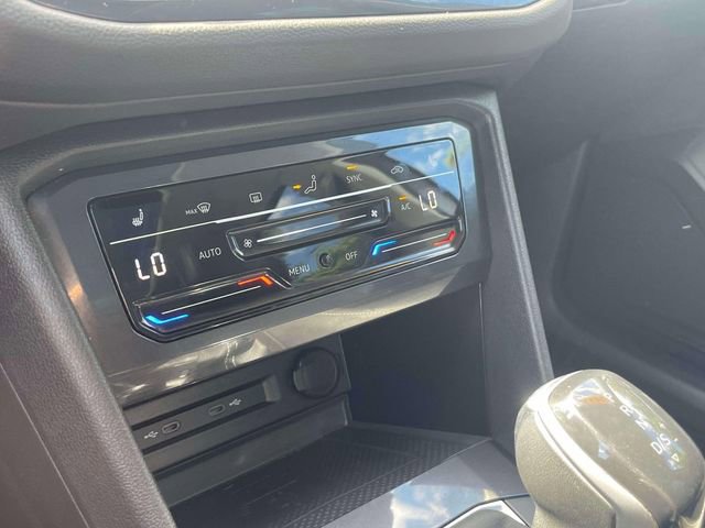 Used 2022 Volkswagen Tiguan SE image 28