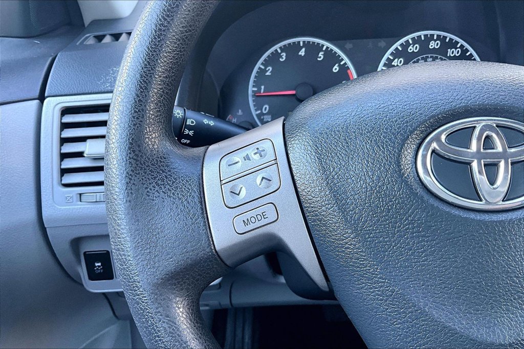 Used 2013 Toyota Corolla LE FWD image 18