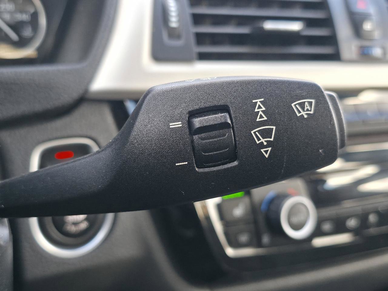 Used 2016 BMW 320i xDrive Sedan image 25