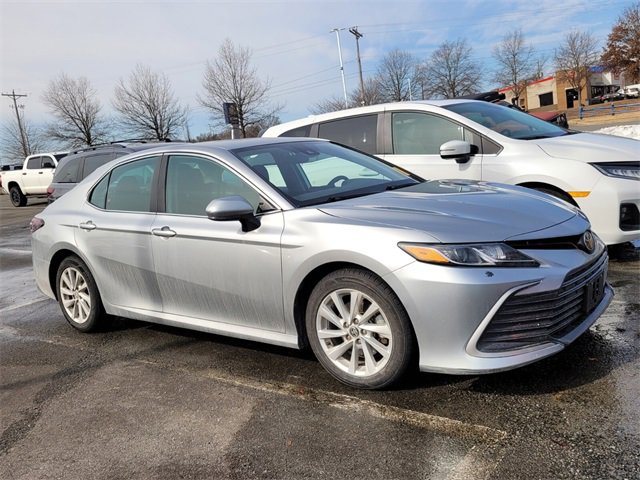Used 2022 Toyota Camry LE image 2