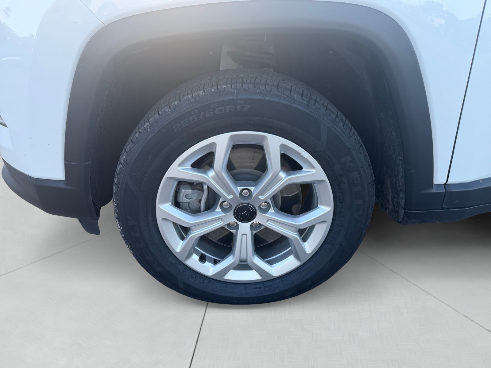 Used 2025 Jeep Compass Latitude w/ Sun & Sound Group AWD/4WD image 14