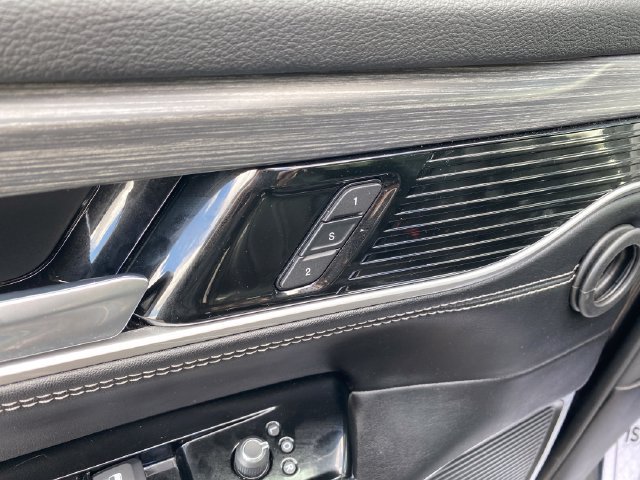Used 2023 Jeep Wagoneer Series III w/ Preferred Equipment Group AWD/4WD image 17