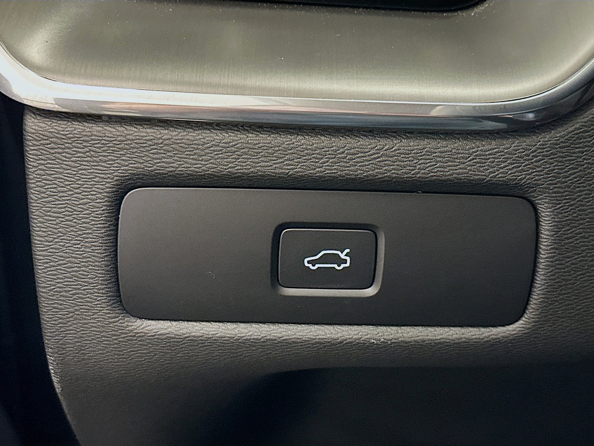 Used 2025 Volvo XC60 B5 Core image 17