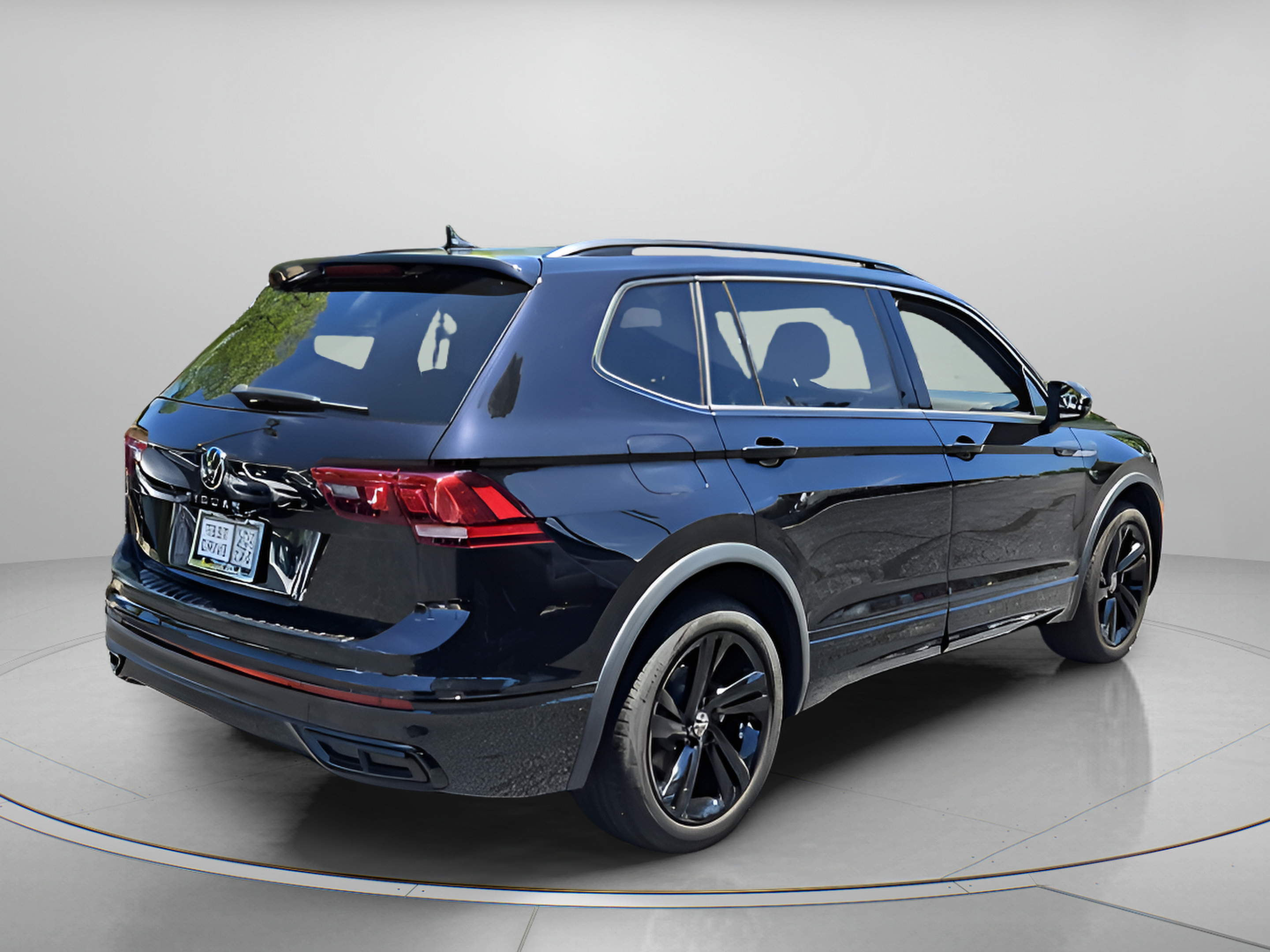 Certified 2024 Volkswagen Tiguan SE R-Line FWD image 5