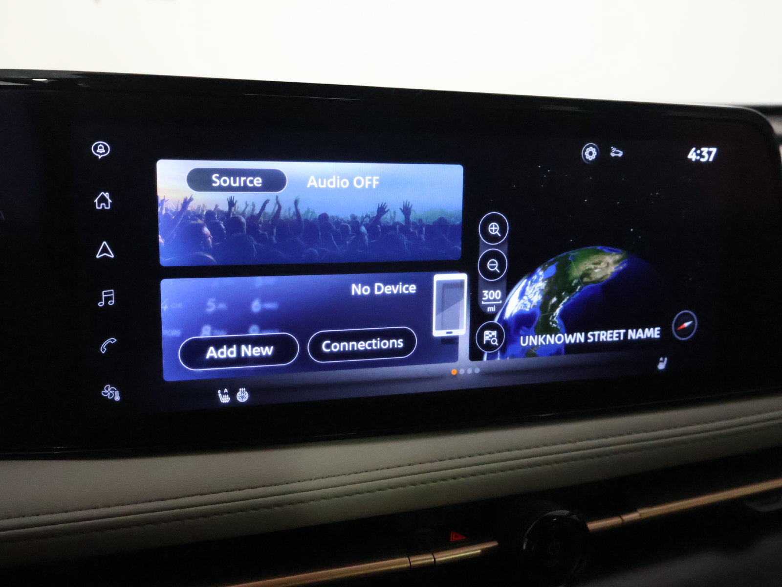 Used 2023 Nissan Ariya AWD image 31
