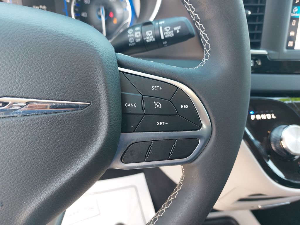 Used 2023 Chrysler Voyager LX image 15