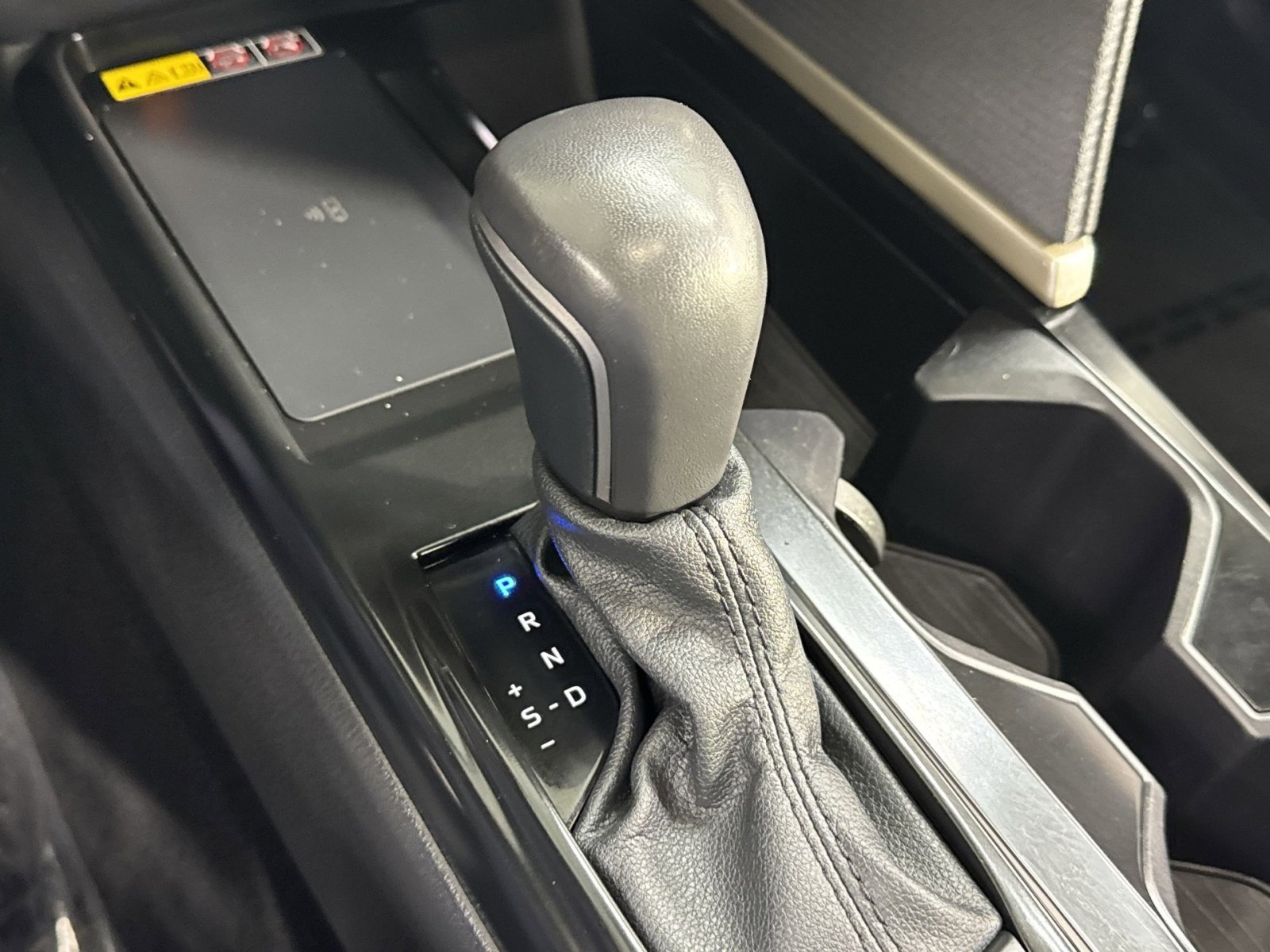 Used 2025 Toyota Camry SE w/ Convenience Package image 25