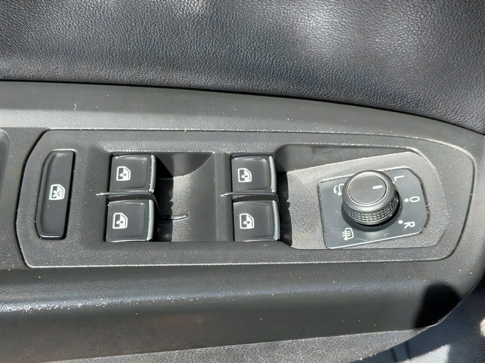 Used 2018 Volkswagen Atlas SEL Premium AWD/4WD image 16