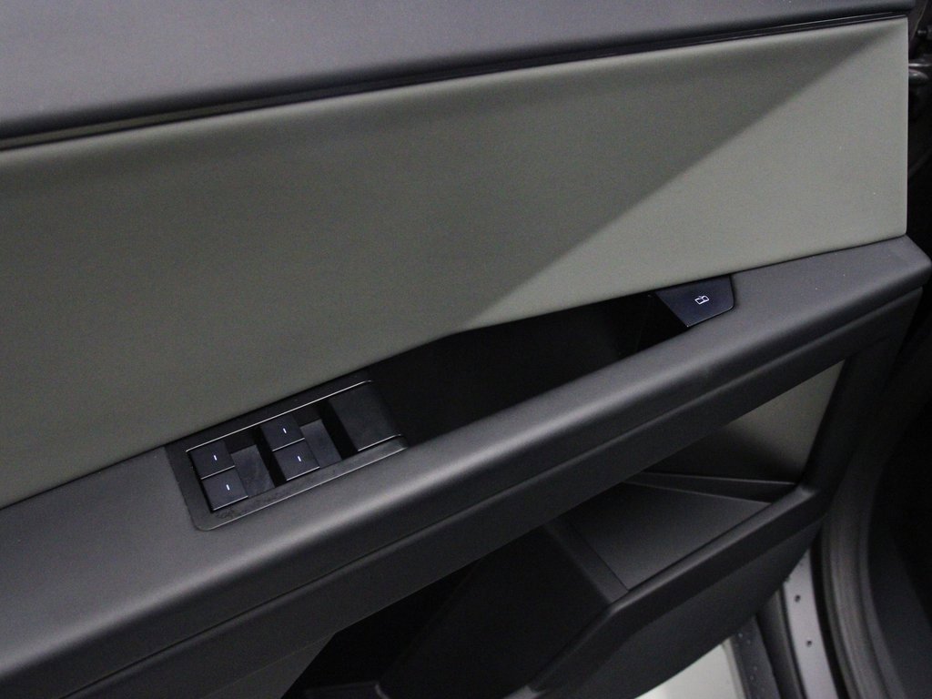 Used 2024 Tesla Cybertruck AWD Crew Cab image 21