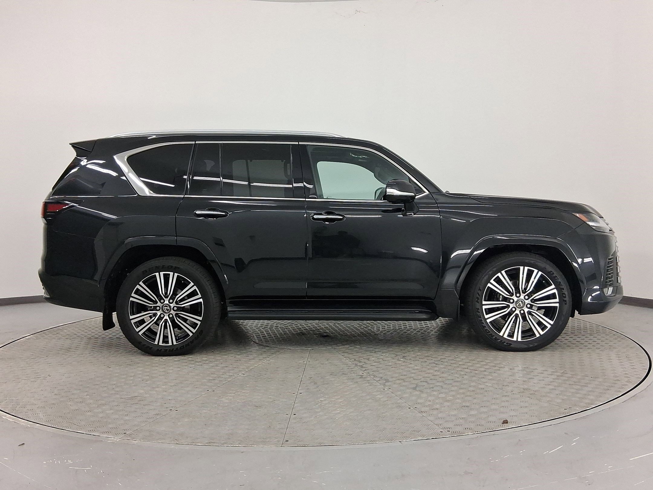 Certified 2025 Lexus LX 600 4WD w/ Luxury Package image 8