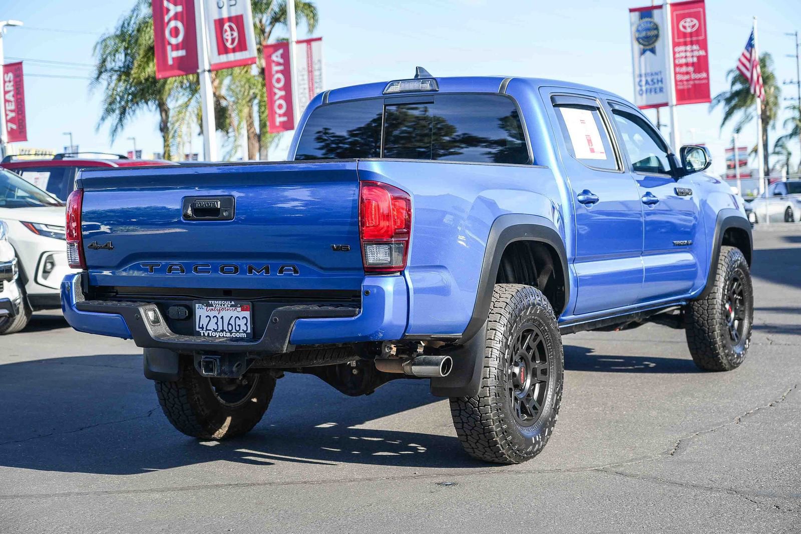 Used 2018 Toyota Tacoma TRD Off-Road w/ TRD Premium Off Road Package AWD/4WD image 9