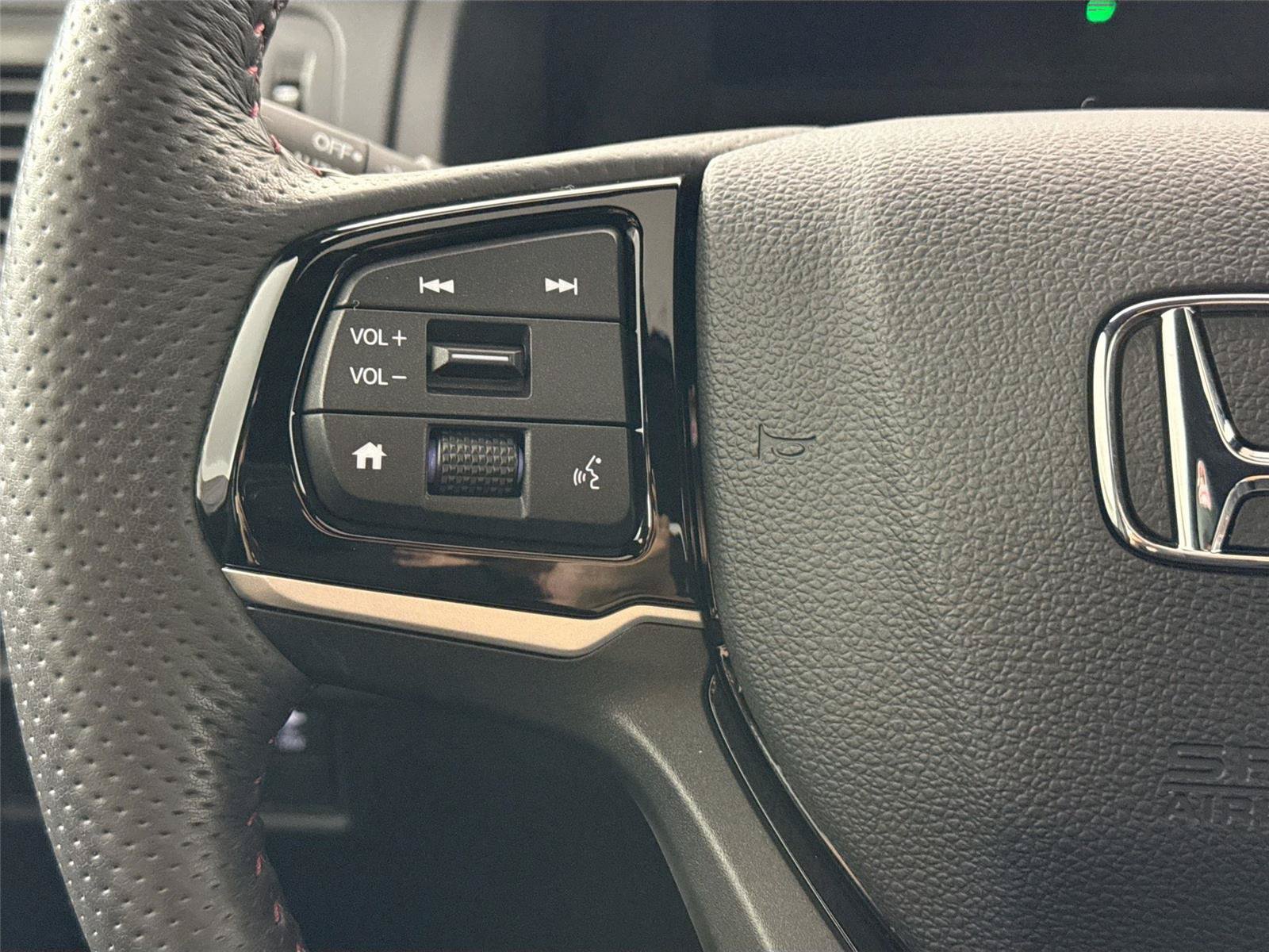 Used 2025 Honda Ridgeline Black Edition image 17