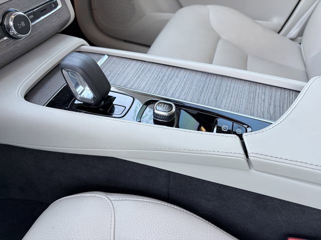 Used 2023 Volvo XC90 B6 Core AWD/4WD image 9