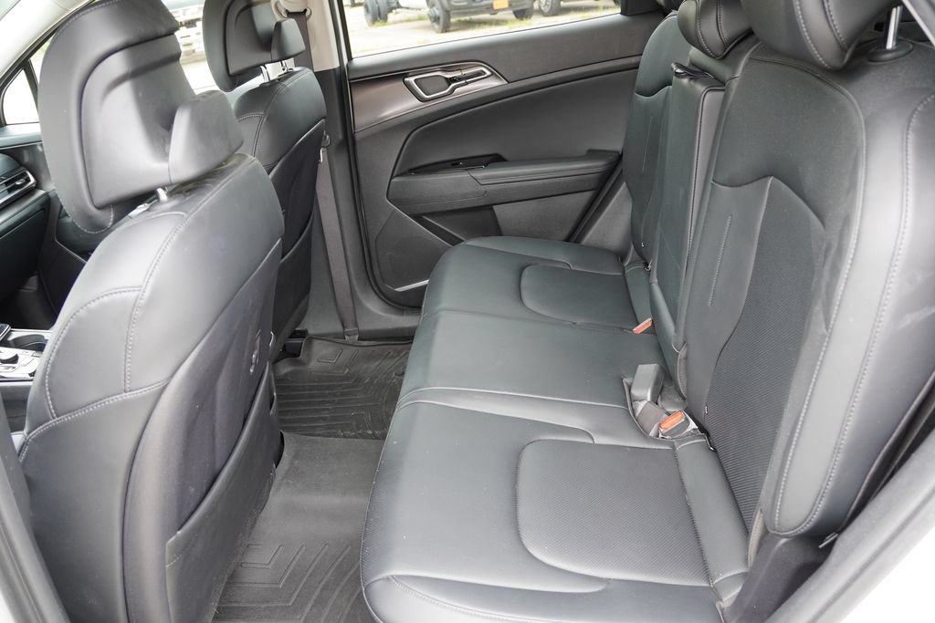 Certified 2023 Kia Sportage EX AWD/4WD image 17