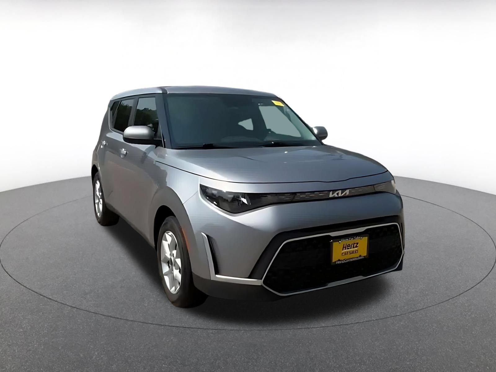 Used 2025 Kia Soul LX w/ LX Technology Package FWD image 3