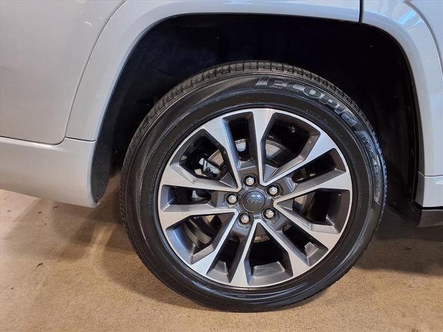 Used 2024 Jeep Grand Cherokee L Overland w/ Advanced Protech Group III image 8