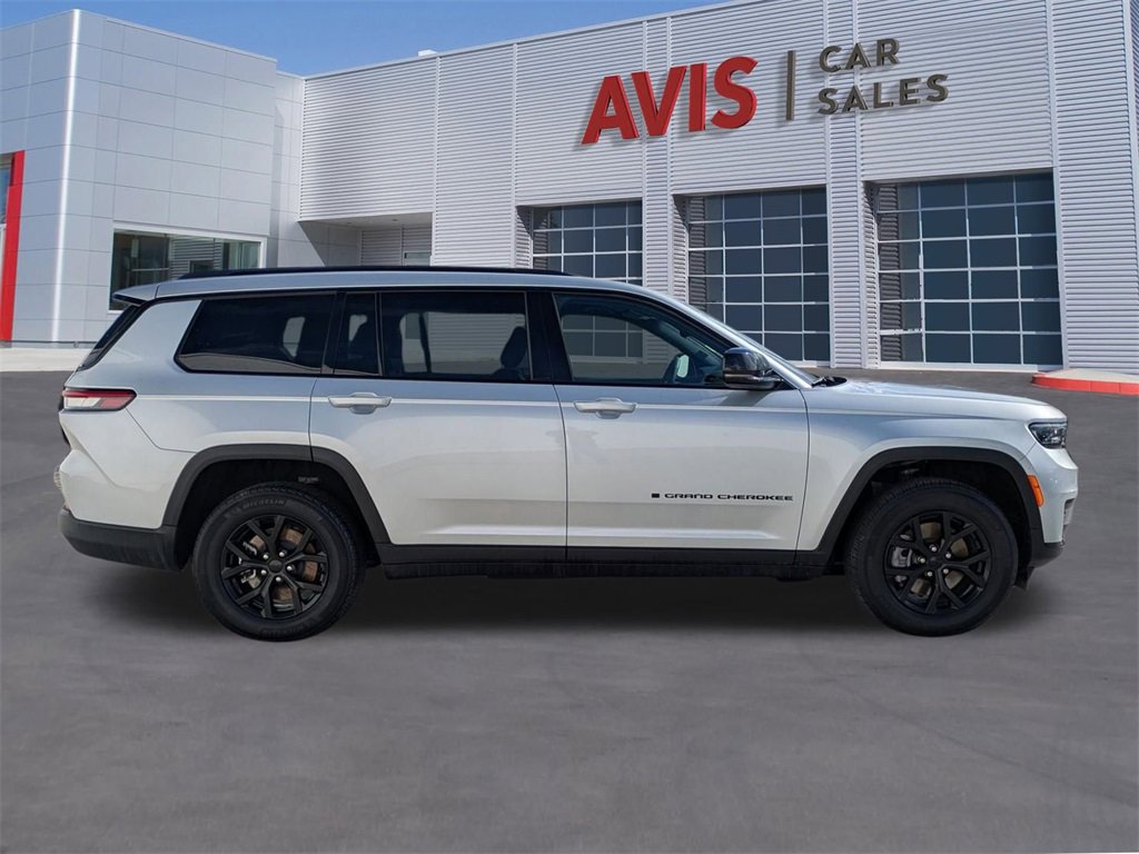 Used 2024 Jeep Grand Cherokee L Laredo image 5