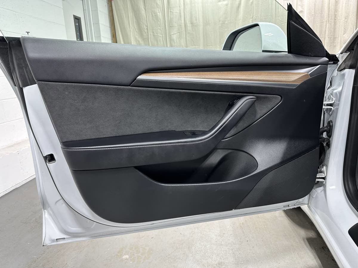 Used 2023 Tesla Model 3 Standard Range image 6