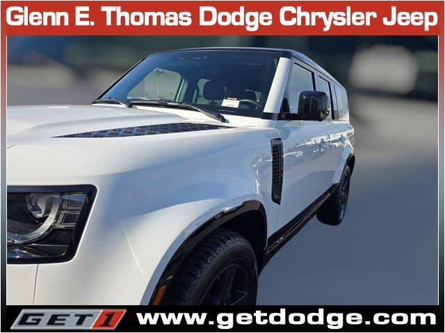 Used 2024 Land Rover Defender 130 X-Dynamic SE image 4