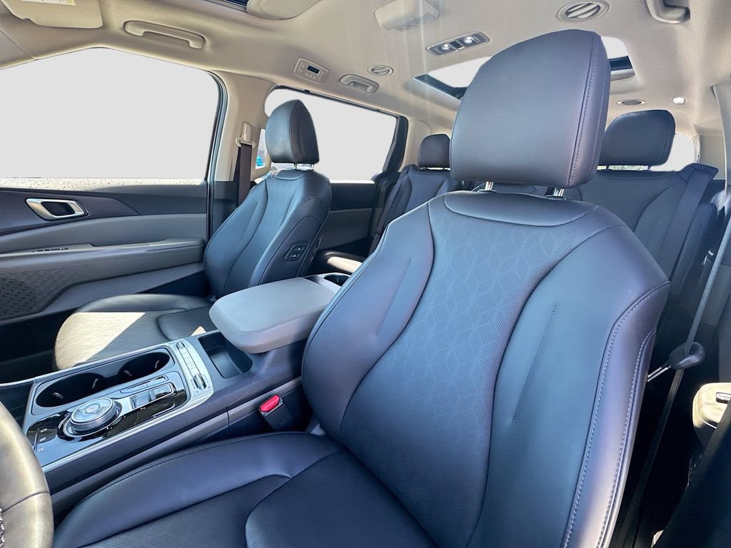 Certified 2025 Kia Carnival SX FWD image 24