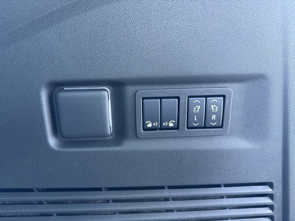 New 2026 GMC Yukon XL Denali w/ Sun & Power Step Package image 39