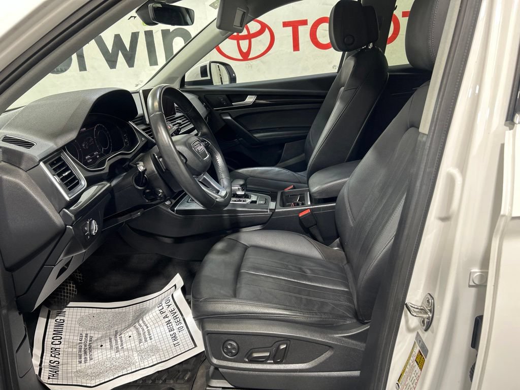 Used 2020 Audi Q5 e Premium Plus w/ Premium Plus Package AWD/4WD image 24