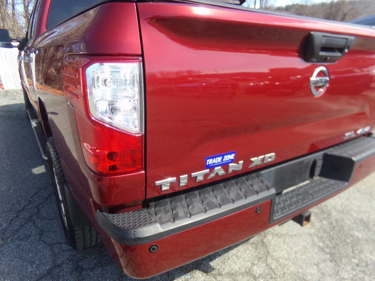 Used 2019 Nissan Titan SL image 10