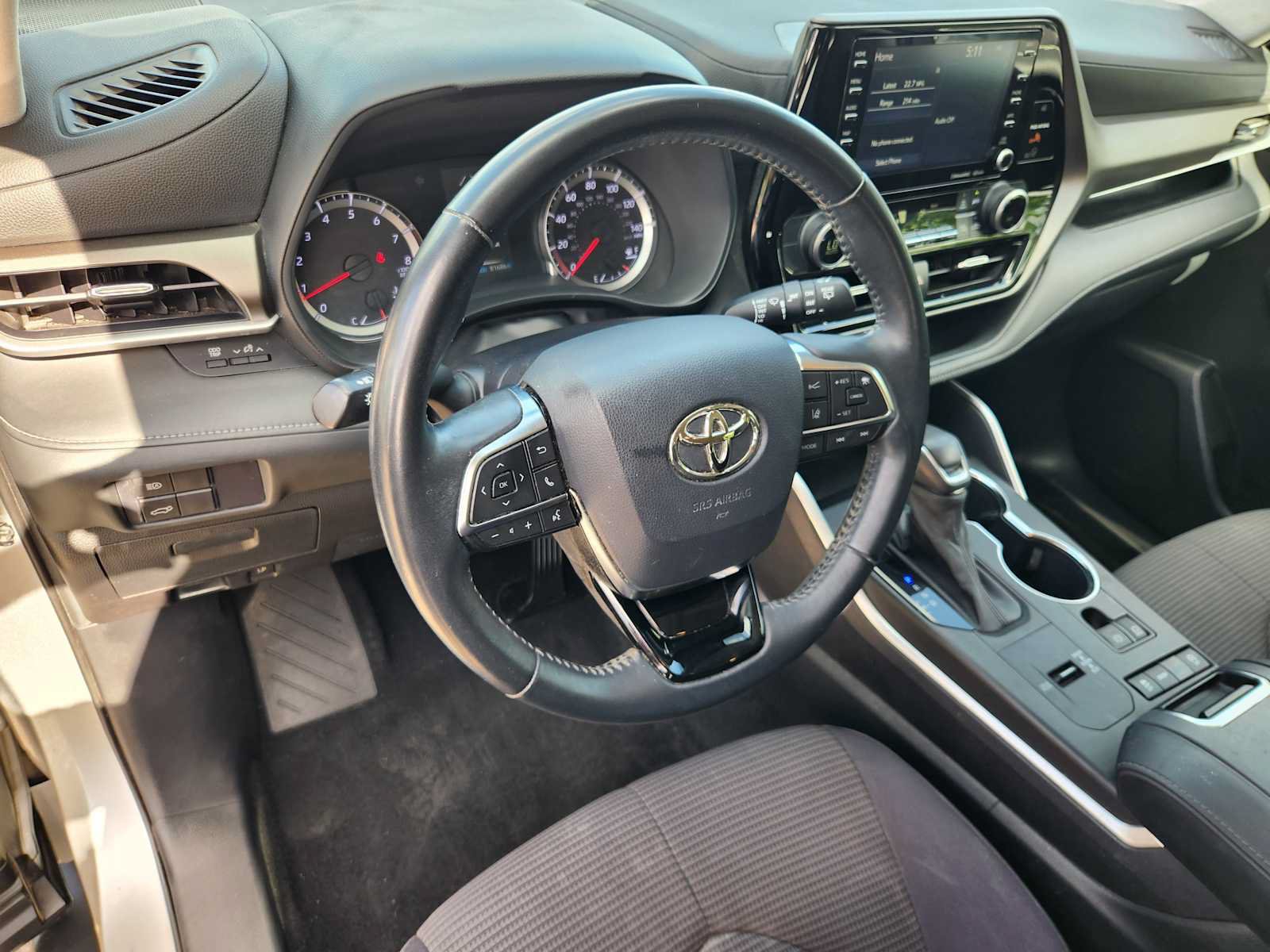 Used 2021 Toyota Highlander LE FWD video 2