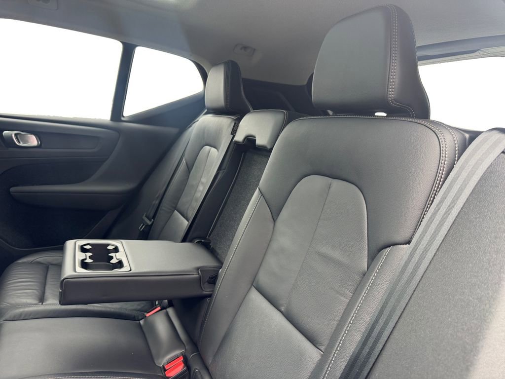 Used 2023 Volvo XC40 B5 Plus w/ Protection Package Premier image 24