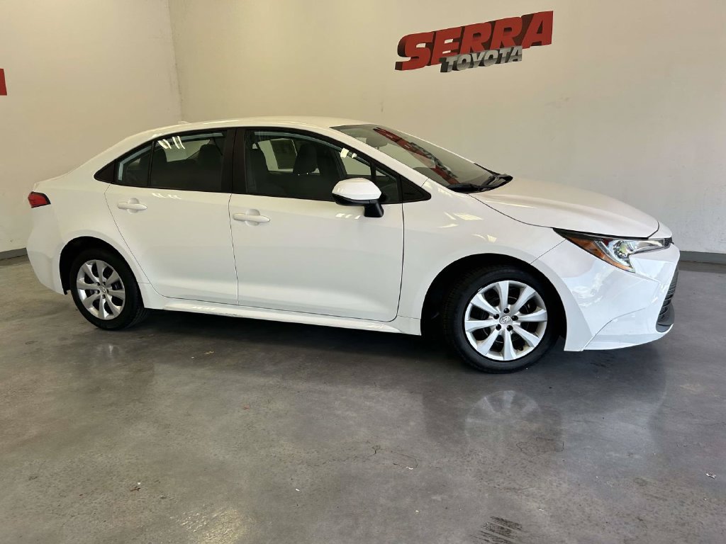 Used 2023 Toyota Corolla LE FWD image 2