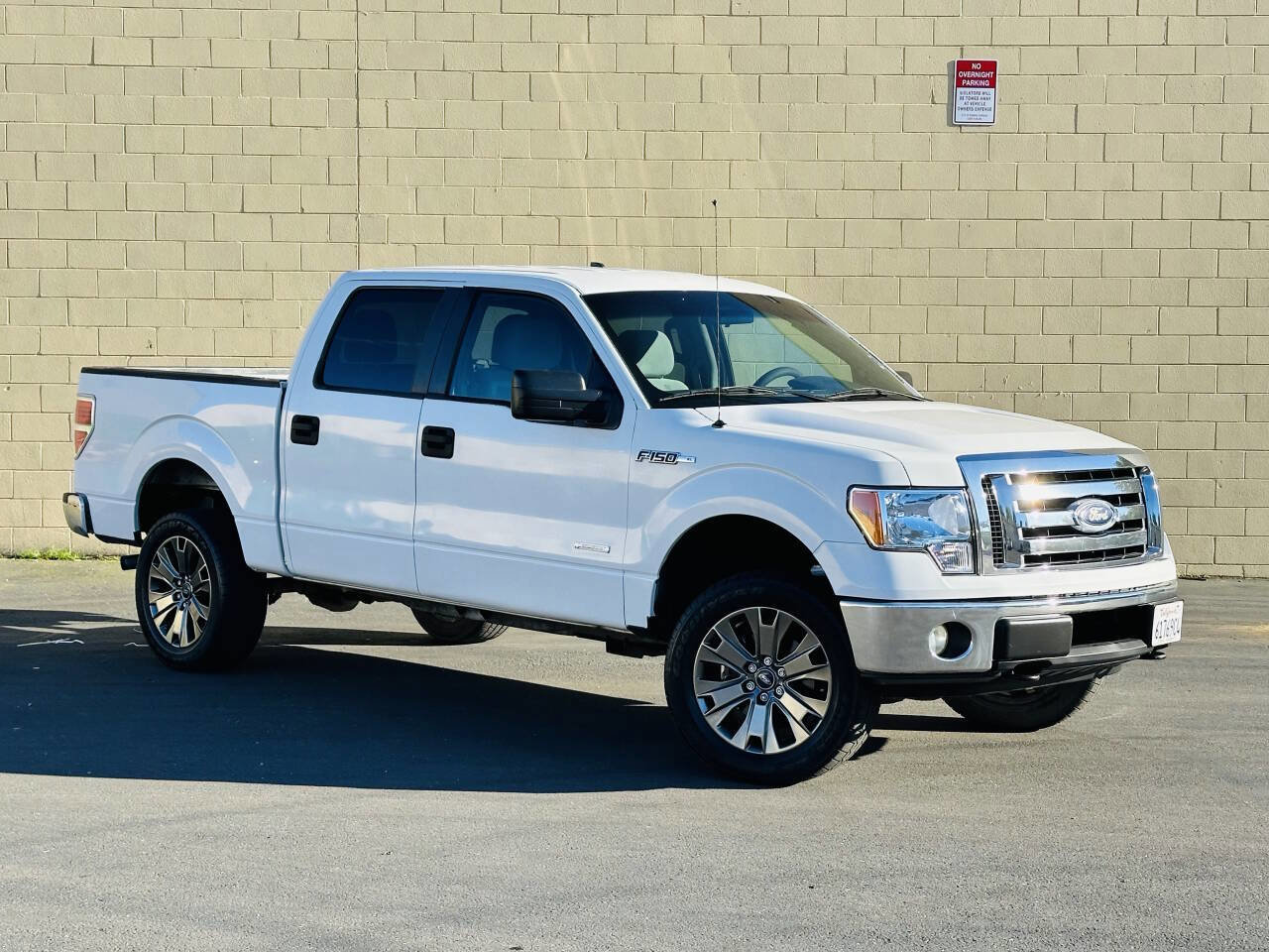 Used 2013 Ford F150 XLT w/ Trailer Tow Pkg image 2