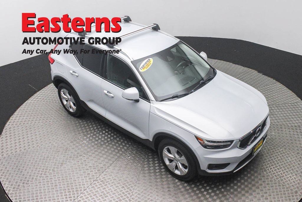Used 2021 Volvo XC40 T4 Momentum FWD image 3