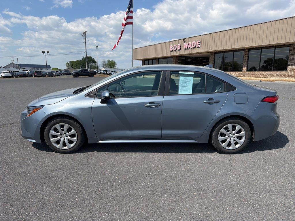 Used 2021 Toyota Corolla LE FWD image 2