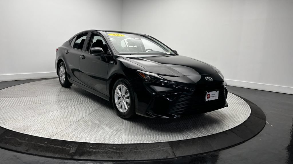 Used 2025 Toyota Camry LE FWD image 41