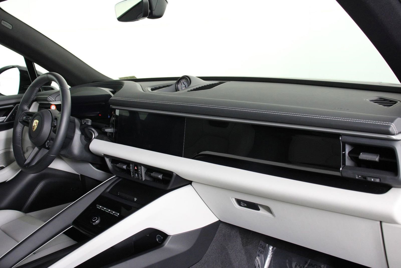 Certified 2025 Porsche Macan Electric image 24