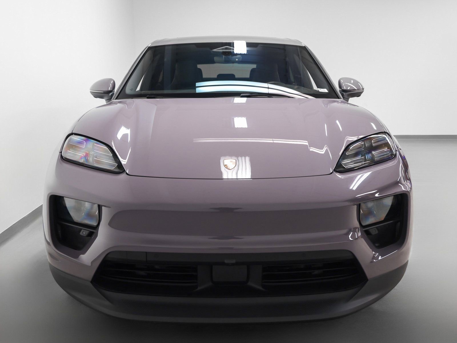 Certified 2025 Porsche Macan 4 Electric image 8