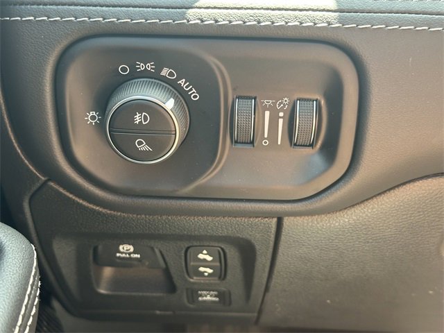 New 2025 RAM 1500 Limited w/ Trailer Tow Group image 31