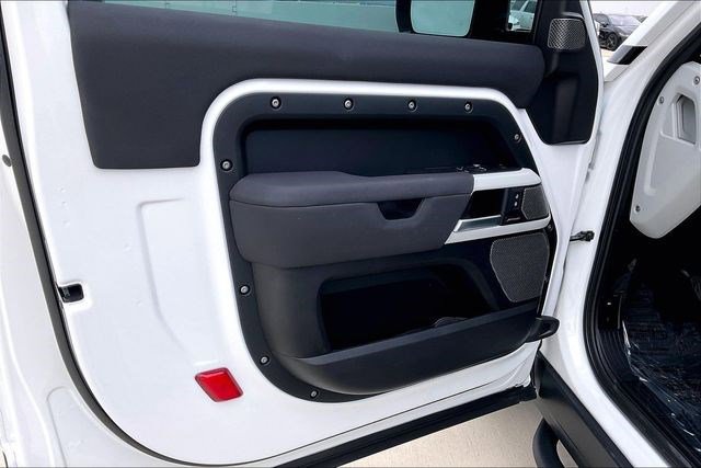 Certified 2023 Land Rover Defender 90 S image 28