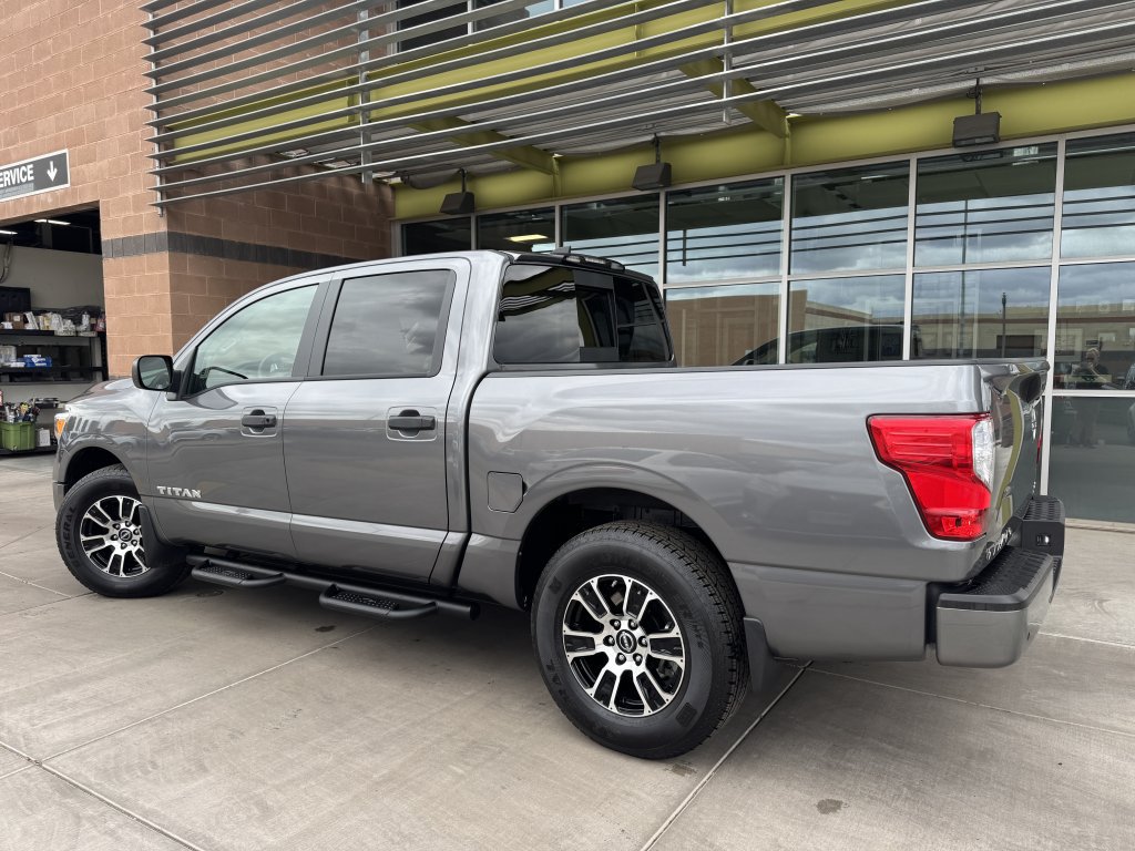 Used 2024 Nissan Titan SV w/ SV Convenience Package RWD image 5