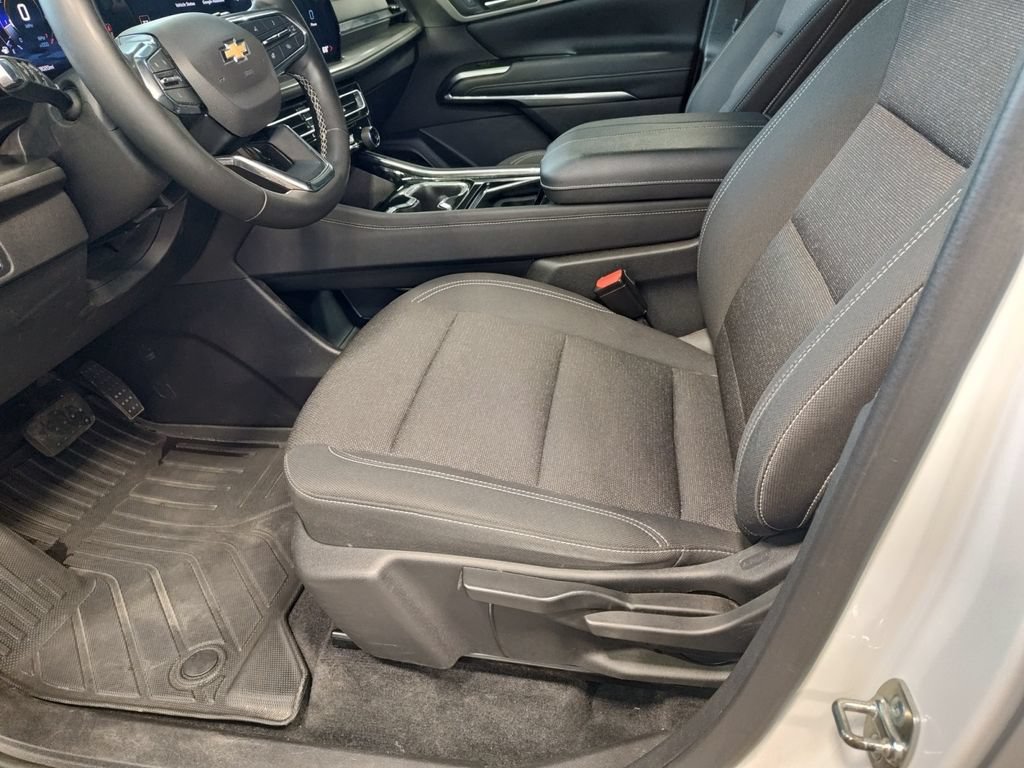 Used 2024 Chevrolet Traverse LS FWD image 29