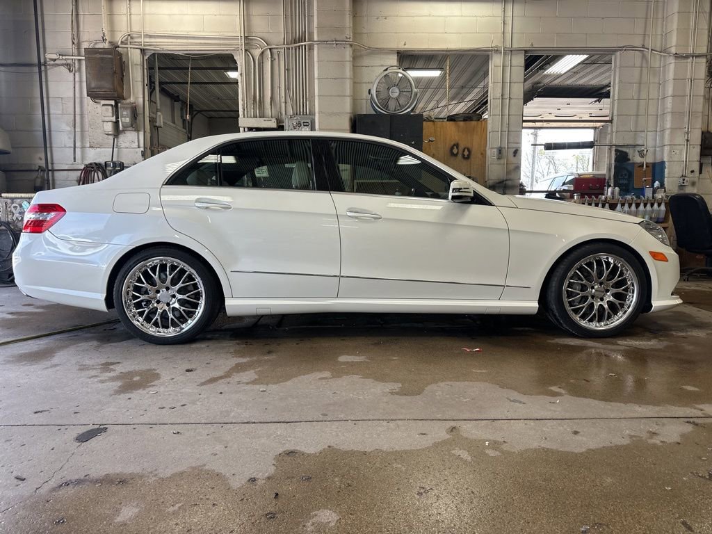 Used 2011 Mercedes-Benz E 550 4MATIC Sedan image 7