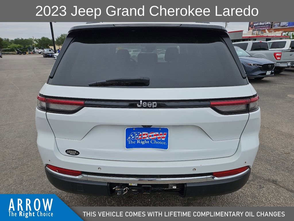 Used 2023 Jeep Grand Cherokee Laredo AWD/4WD image 11