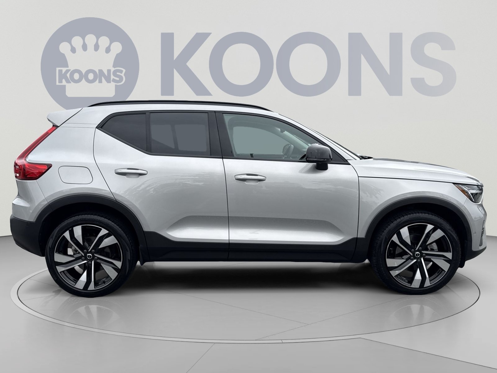 Certified 2024 Volvo XC40 B5 Plus w/ Climate Package AWD/4WD image 8